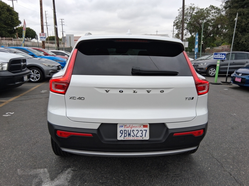 2022 Volvo XC40 T5 Momentum AWD's photo
