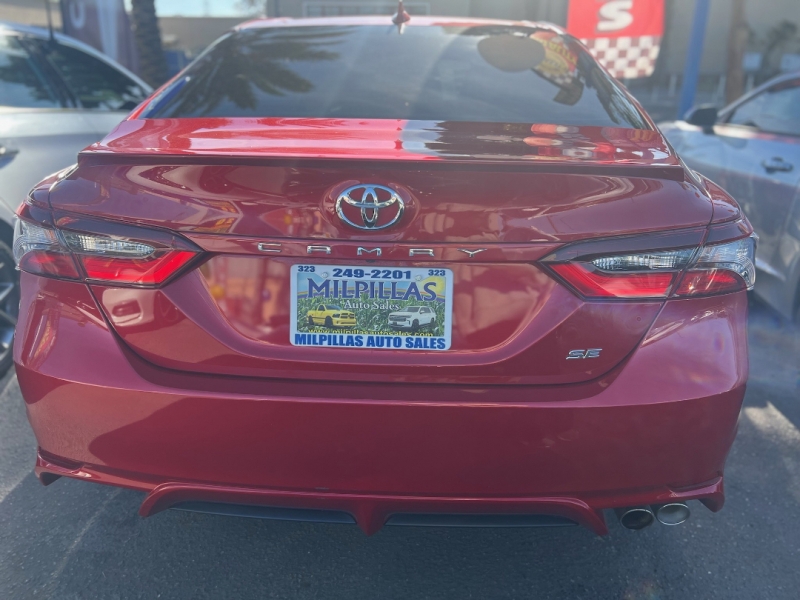 2023 Toyota Camry SE's photo