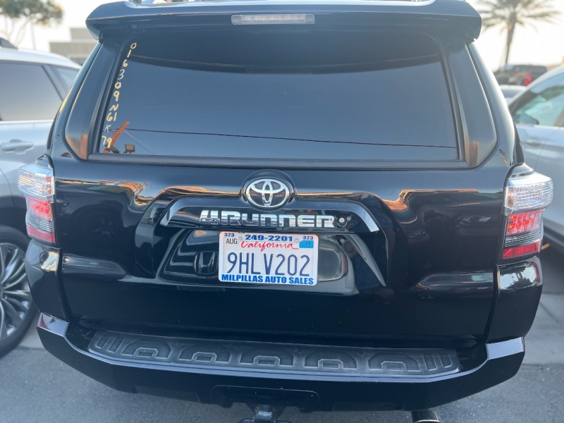 2016 Toyota 4Runner SR5's photo