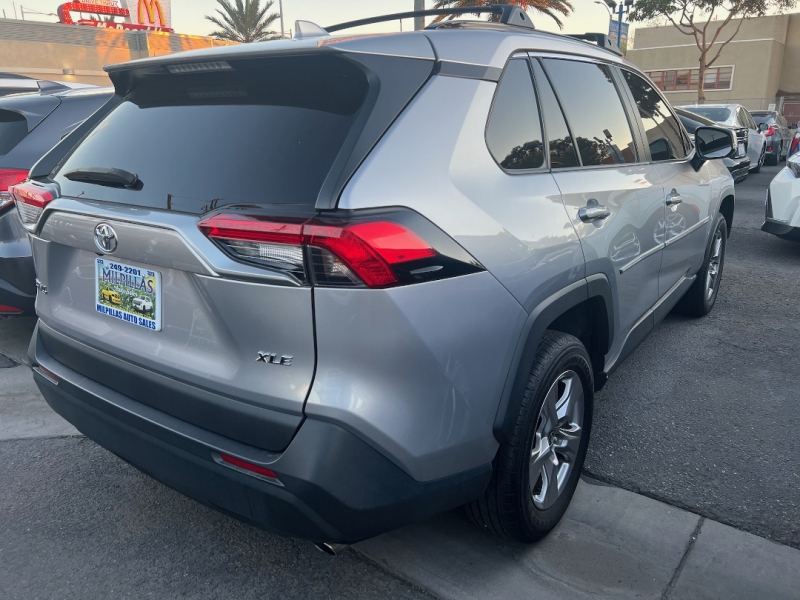 2022 Toyota RAV4 XLE's photo