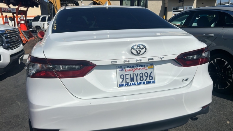 2023 Toyota Camry LE's photo