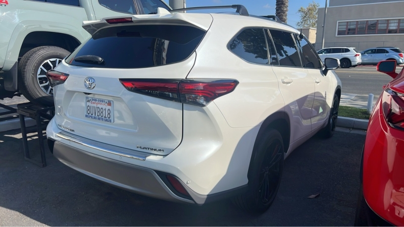 2021 Toyota Highlander Platinum's photo