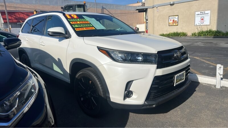 2019 Toyota Highlander SE's photo