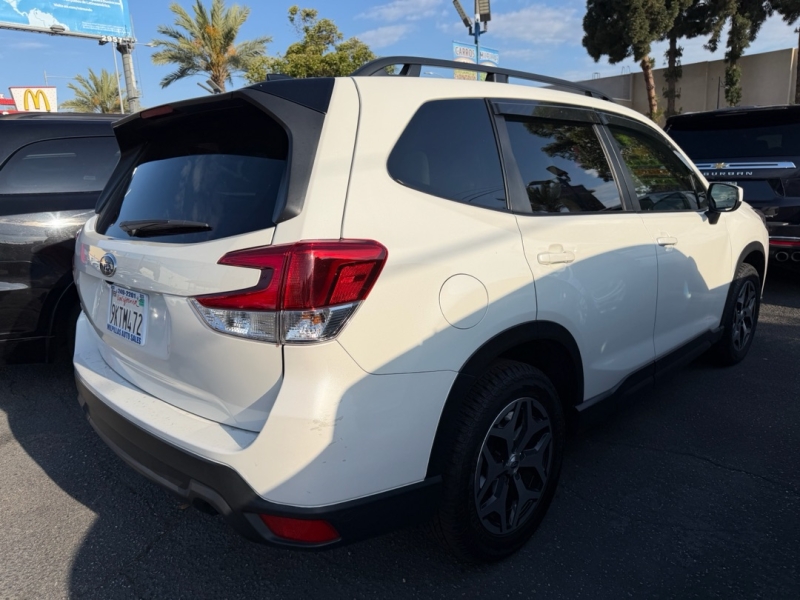 2024 Subaru Forester Premium's photo