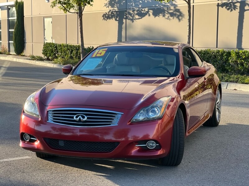 2015 INFINITI Q60 Convertible Base