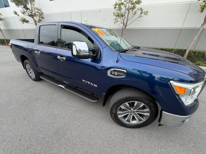 2017 Nissan Titan SL - Photo 12