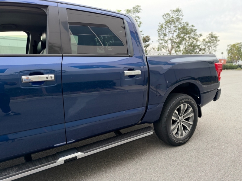 2017 Nissan Titan SL - Photo 7