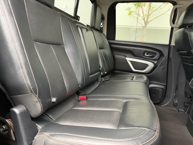 2017 Nissan Titan SL - Photo 24