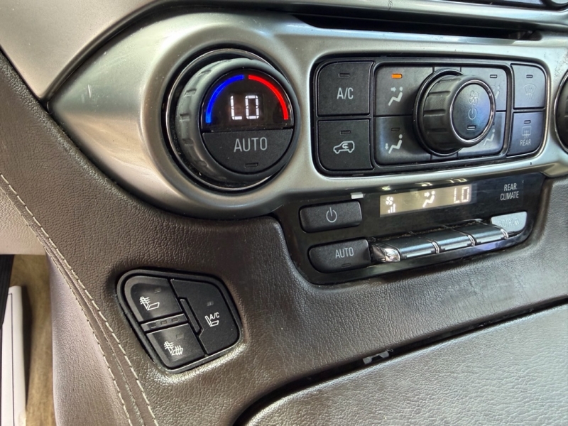 2015 Chevrolet Suburban LTZ - Photo 32