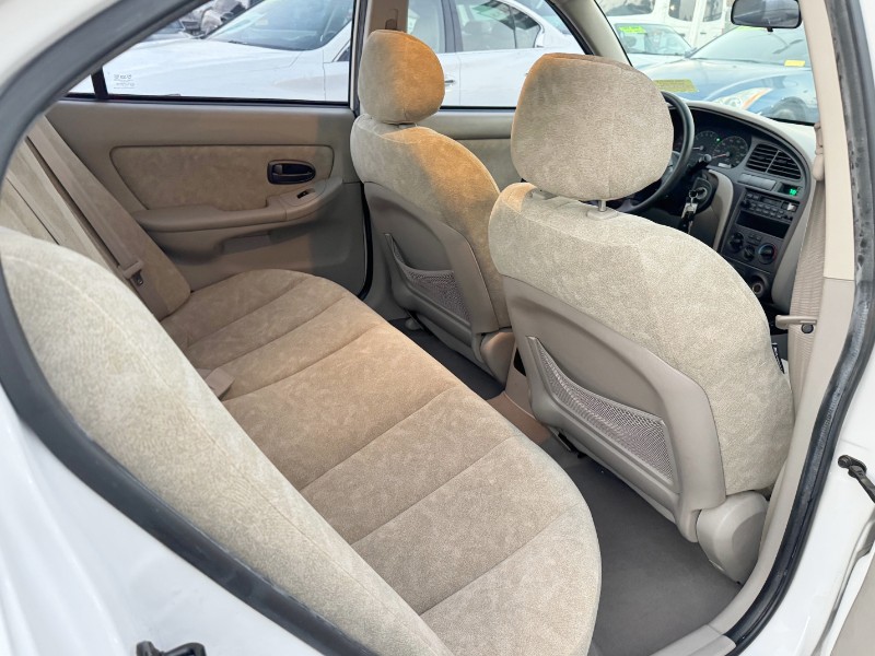 large picture of 2003 Hyundai ELANTRA
