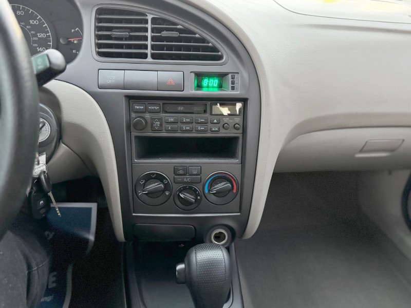 large picture of 2003 Hyundai ELANTRA