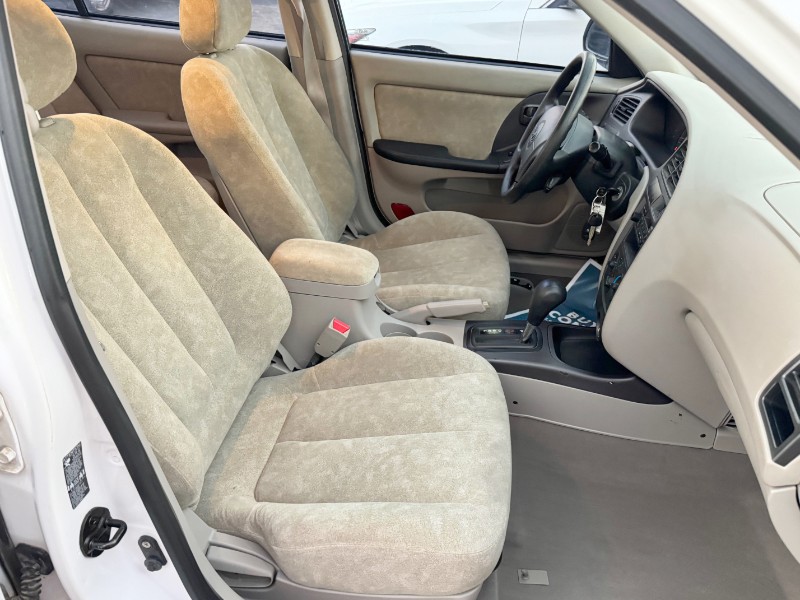 large picture of 2003 Hyundai ELANTRA