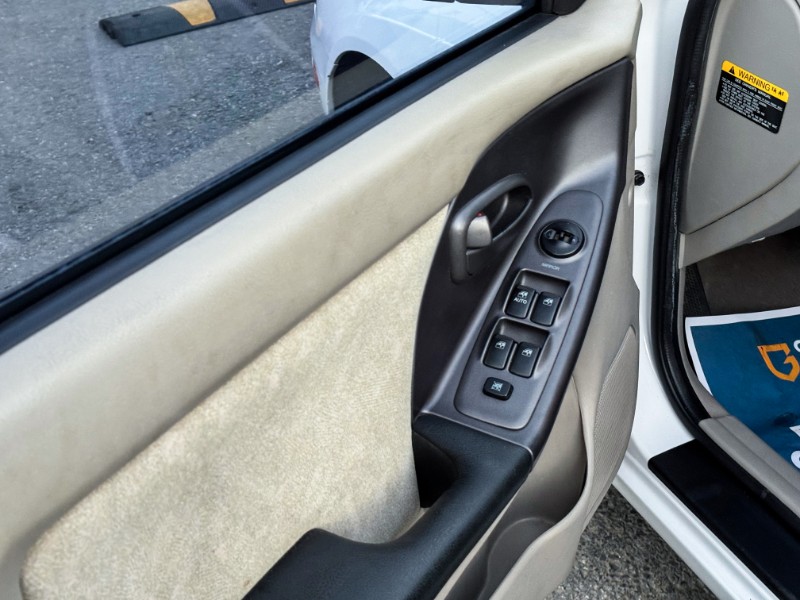 large picture of 2003 Hyundai ELANTRA