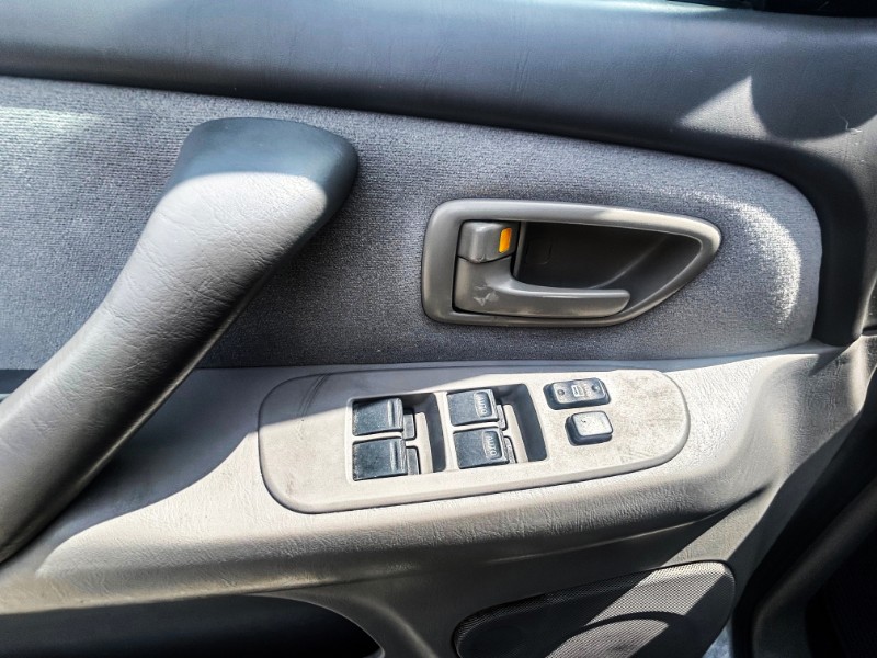 2005 Toyota Sequoia SR5 - Photo 15