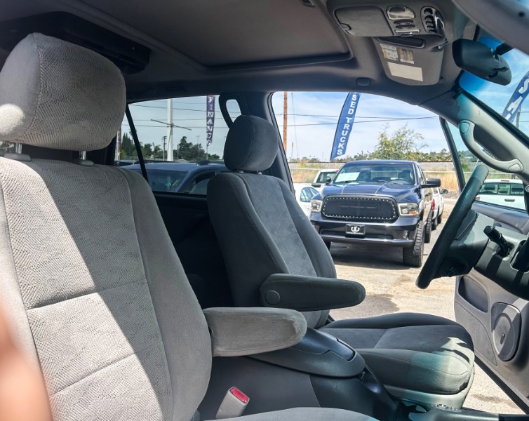 2005 Toyota Sequoia SR5 - Photo 12