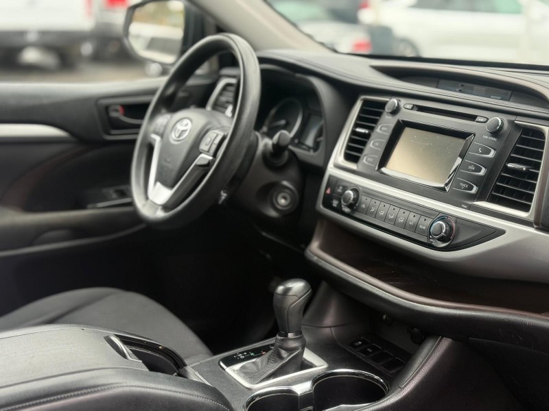 2016 Toyota Highlander LE - Photo 7