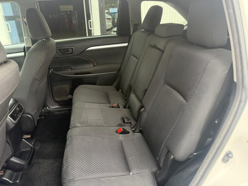 2016 Toyota Highlander LE - Photo 10