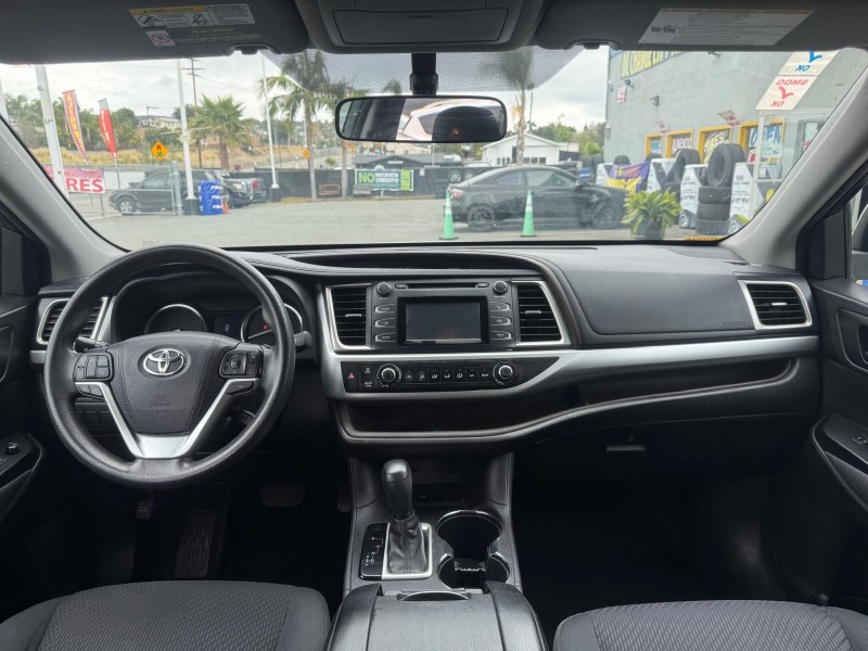 2016 Toyota Highlander LE - Photo 11