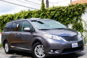 2011 Toyota Sienna Photo