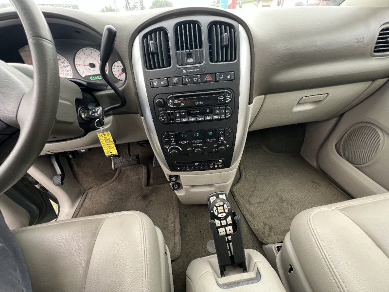 2006 Chrysler Town & Country Touring - Photo 11