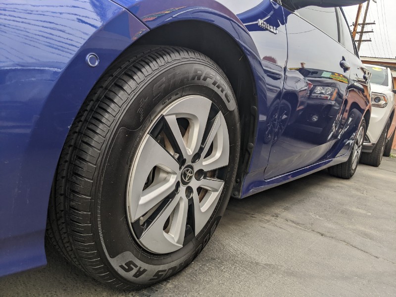 2018 Toyota Prius Two's photo