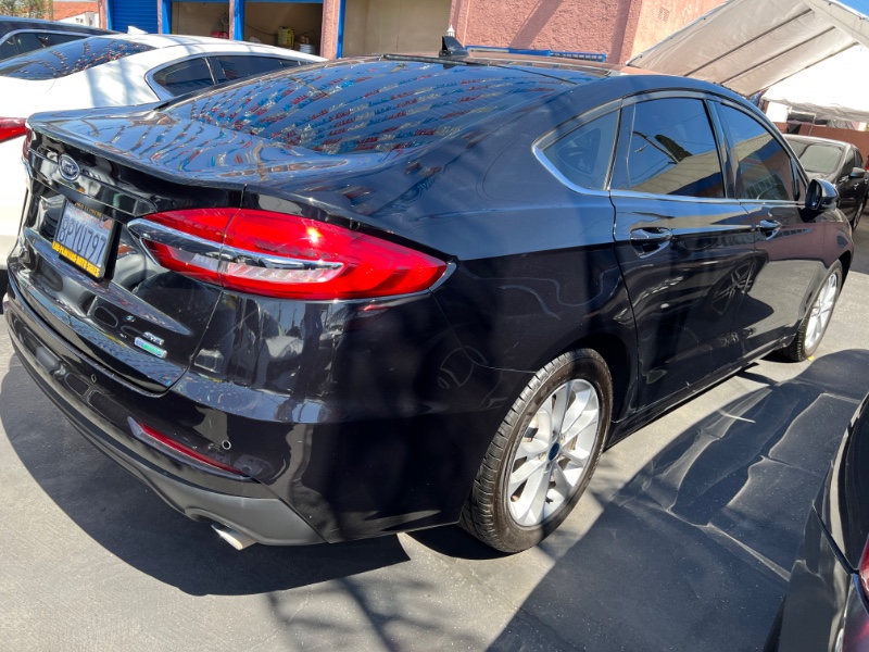 2020 Ford Fusion SE's photo