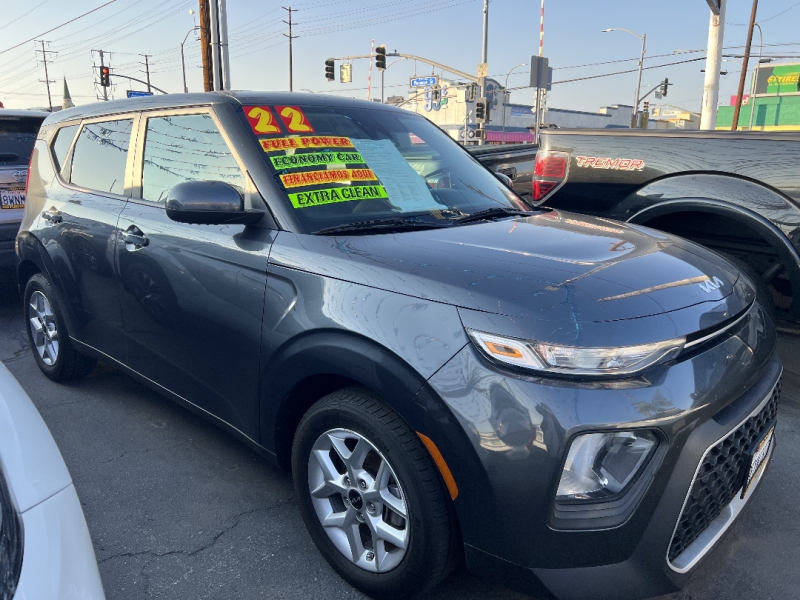 2022 Kia Soul LX's photo