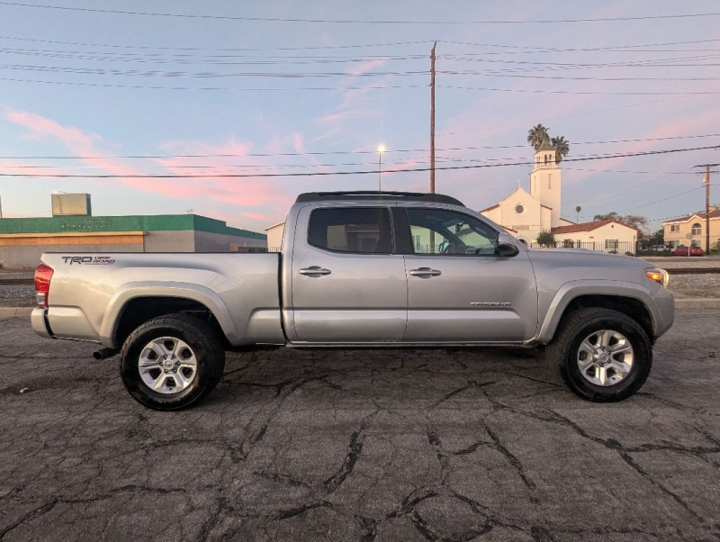 2017 Toyota Tacoma TRD Sport's photo