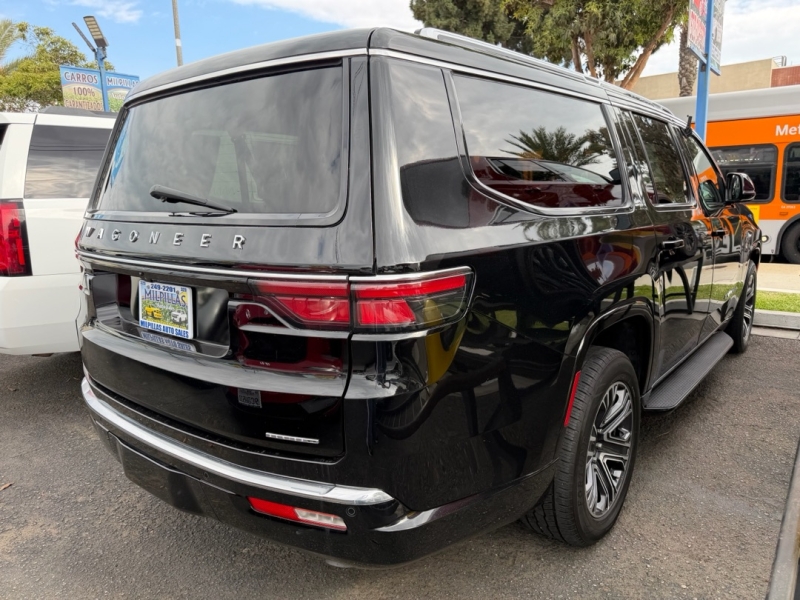 2024 Jeep Wagoneer L's photo