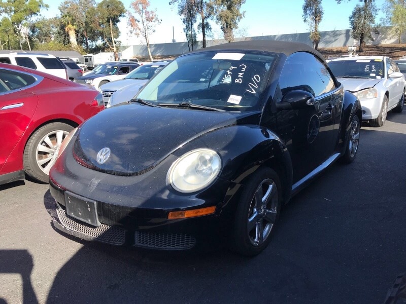 2009 Volkswagen New Beetle Convertible Photo