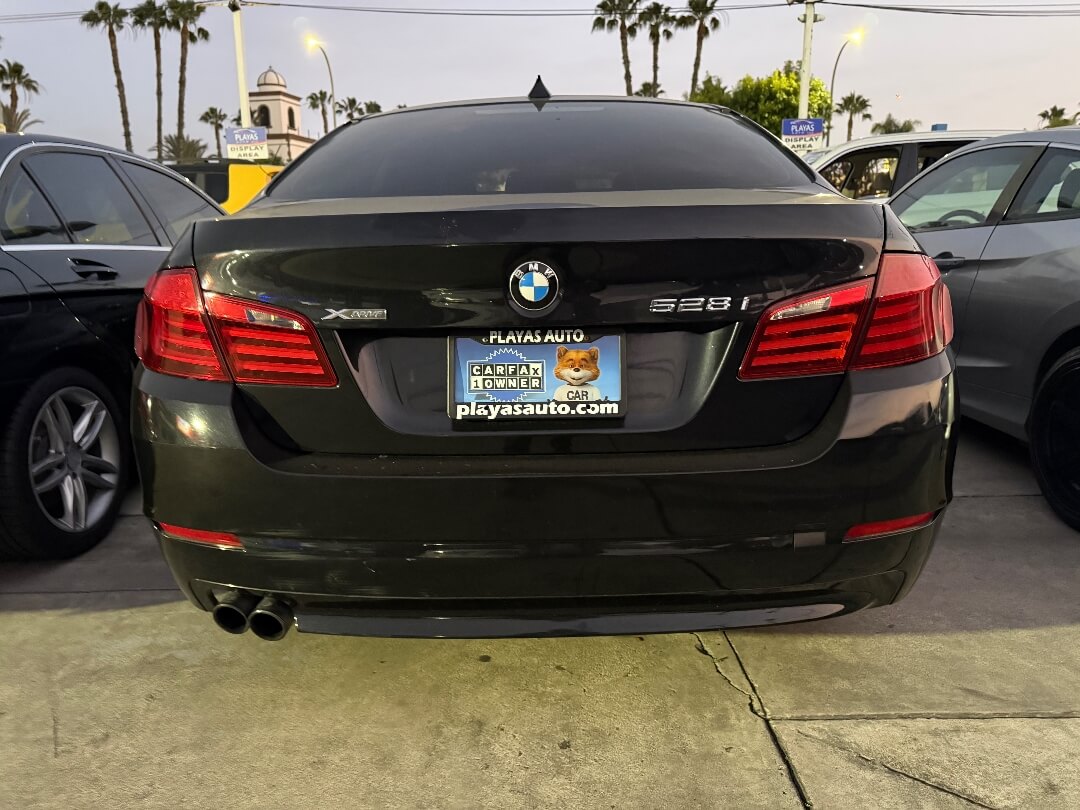 2013 BMW 5 Series 528i xDrive Sedan's photo