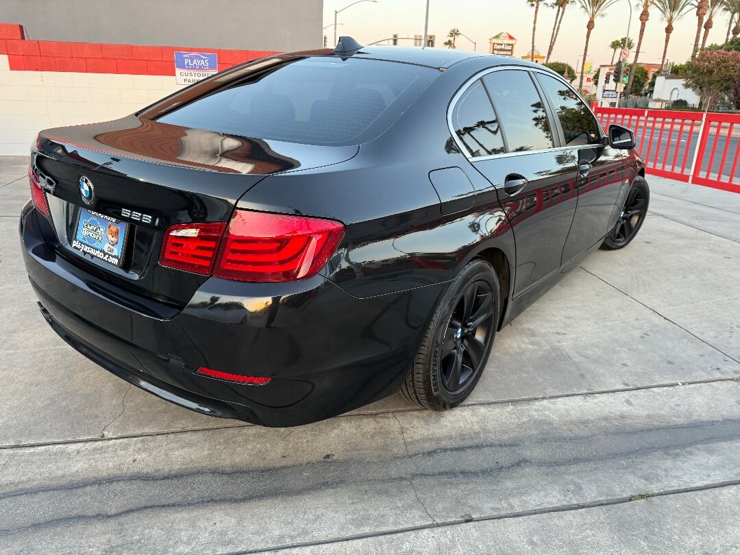 2013 BMW 5 Series 528i xDrive Sedan's photo