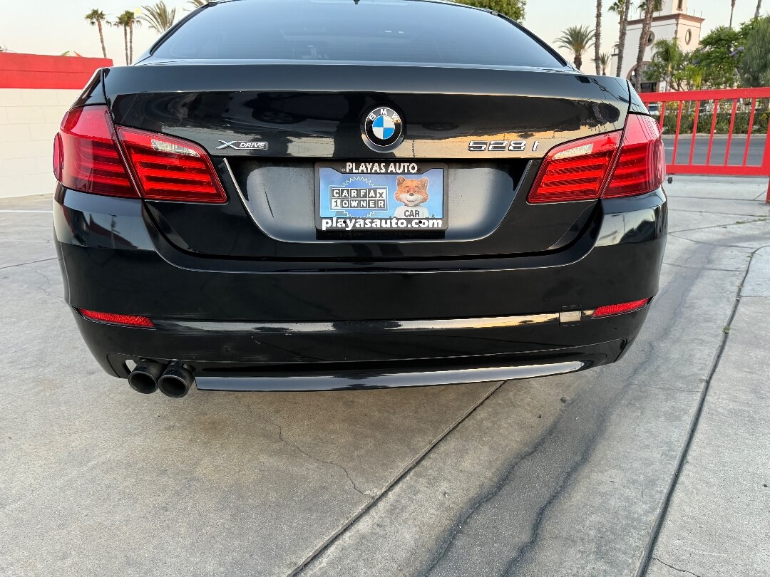 2013 BMW 5 Series 528i xDrive Sedan's photo