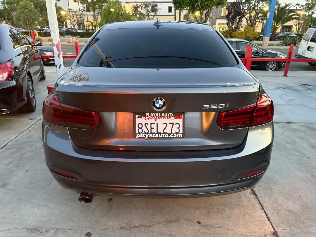 2017 BMW 3 Series 320i Sedan's photo