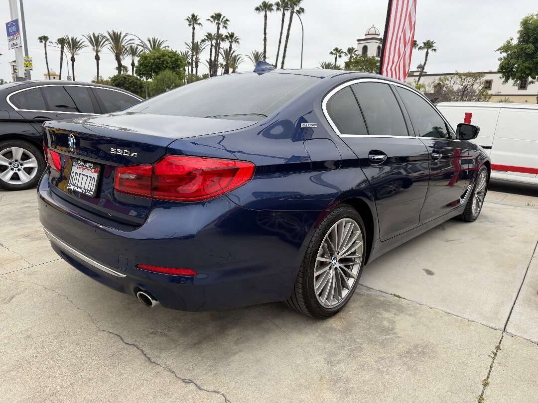 2018 BMW 5 Series 530e iPerformance Sedan's photo