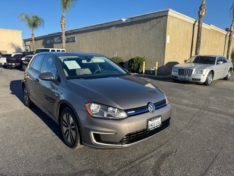 2016 Volkswagen e-Golf e-Golf SE's photo