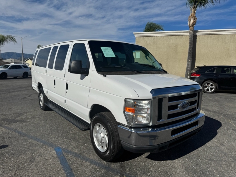 2012 Ford E-Series Econoline Wagon XLT