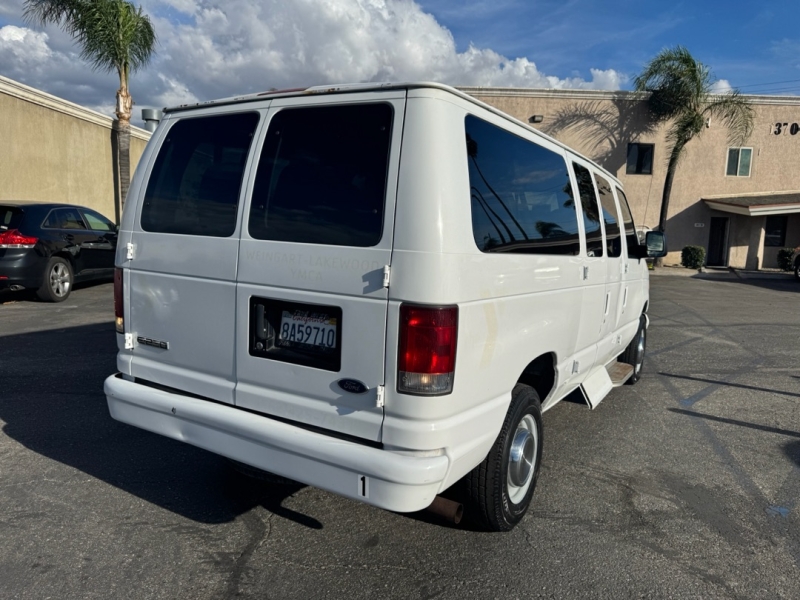 2006 Ford Econoline Van Commercial