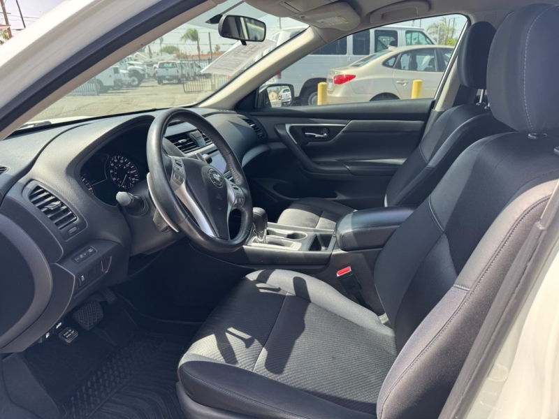 2017 Nissan Altima SR - Photo 12