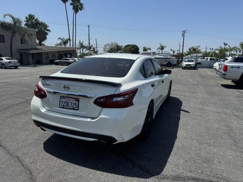 2017 Nissan Altima SR - Photo 19