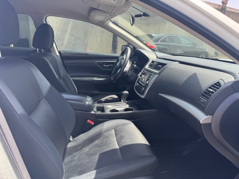 2017 Nissan Altima SR - Photo 10