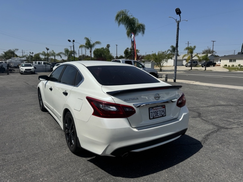 2017 Nissan Altima SR - Photo 18