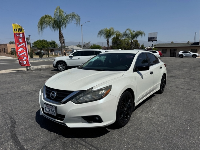 2017 Nissan Altima SR - Photo 17