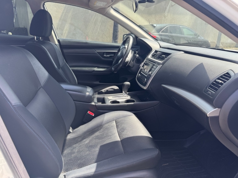 2017 Nissan Altima SR - Photo 9
