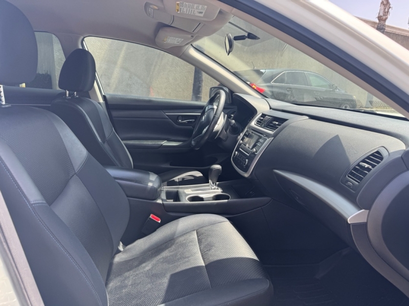 2017 Nissan Altima SR - Photo 15