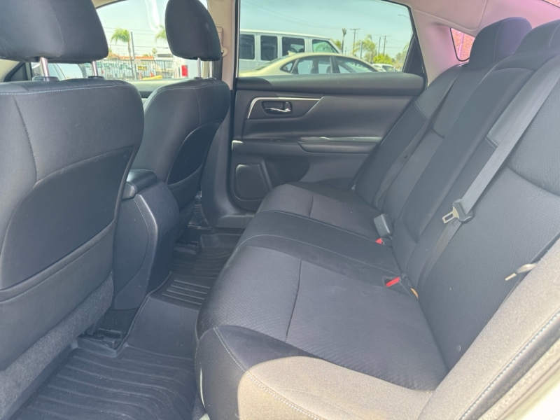 2017 Nissan Altima SR - Photo 14