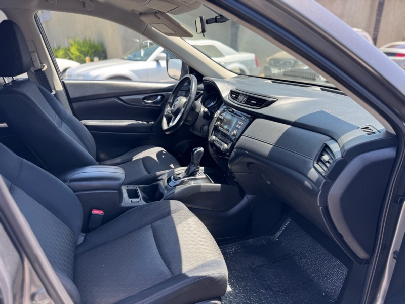 2017 Nissan Rogue SV - Photo 21