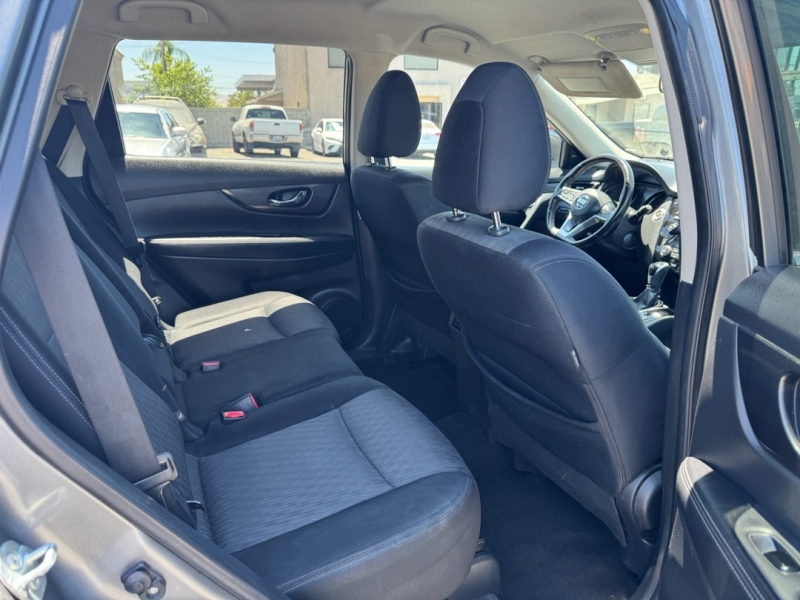 2017 Nissan Rogue SV - Photo 9