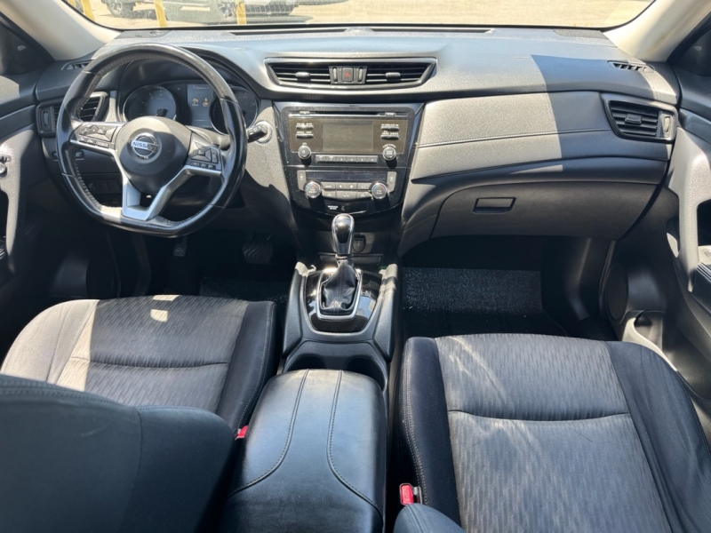 2017 Nissan Rogue SV - Photo 11