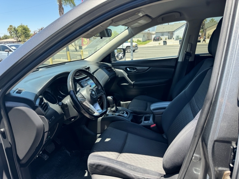 2017 Nissan Rogue SV - Photo 13